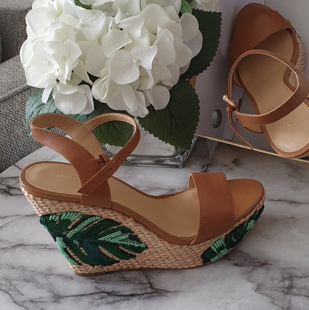 Shoes - Picture 2 of 4
